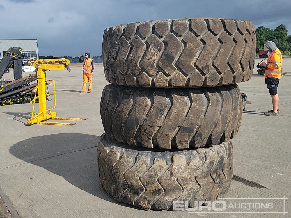 23.5R25 Tyre & Rim (3 of) - Neumático: foto 3 23.5R25 Tyre & Rim (3 of) - Neumático: foto 3