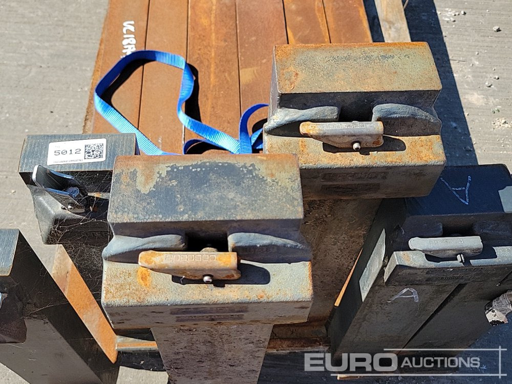 Equipo de manutención Selection of Various Size Forks to suit Forklift (2 Pallets of): foto 11