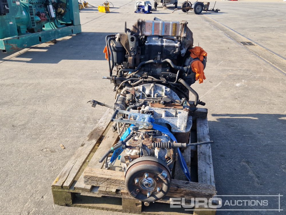 Isuzu 4 Cylinder Engine, Gearbox - Motor: foto 4 Isuzu 4 Cylinder Engine, Gearbox - Motor: foto 4
