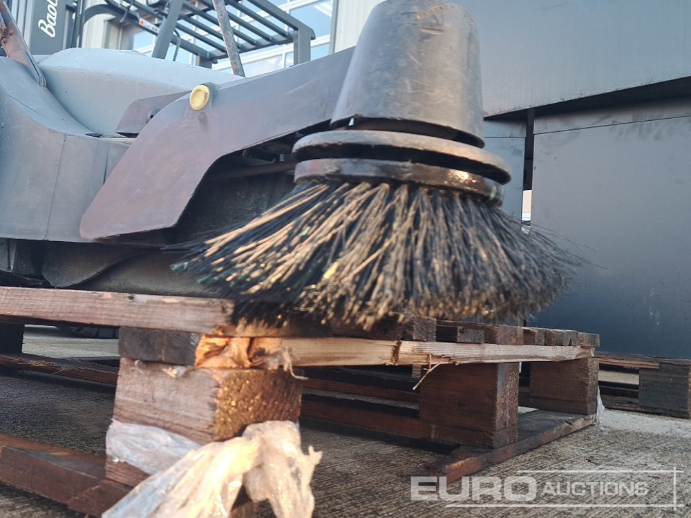 Equipo de construcción Karcher Prokm 400 Pedestrian Sweeper: foto 14 Equipo de construcción Karcher Prokm 400 Pedestrian Sweeper: foto 14