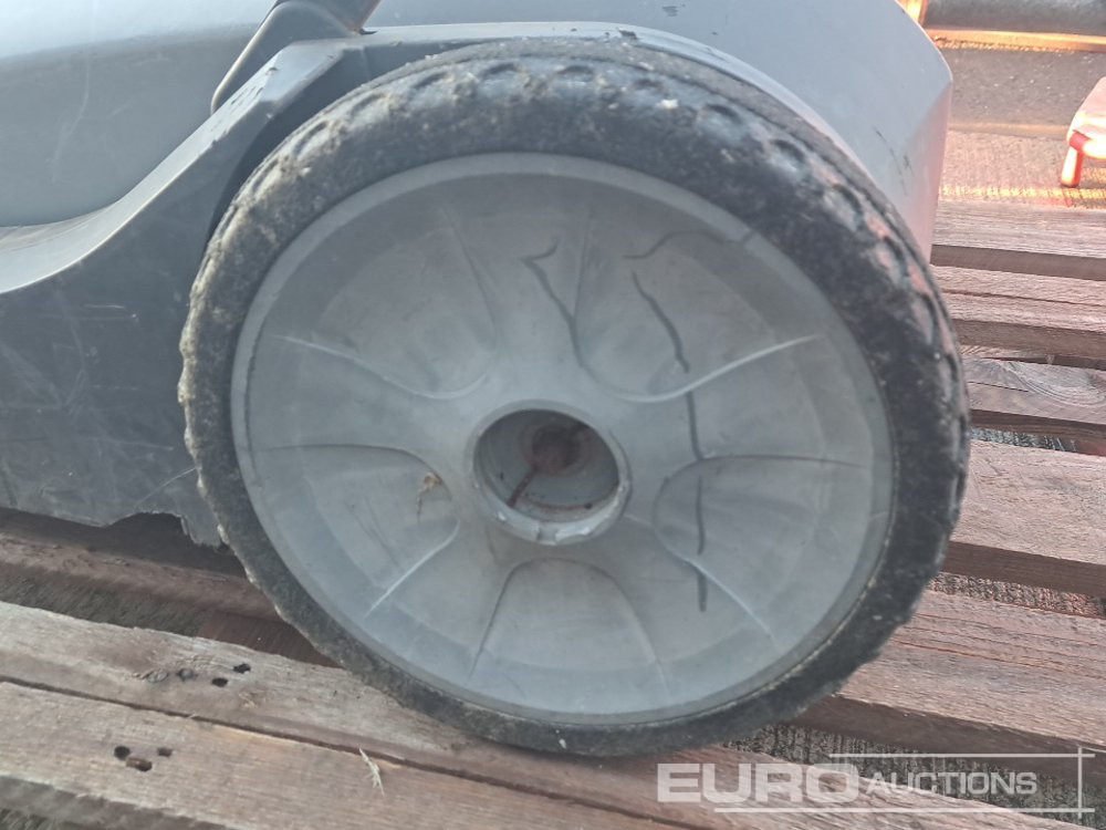 Equipo de construcción Karcher Prokm 400 Pedestrian Sweeper: foto 8 Equipo de construcción Karcher Prokm 400 Pedestrian Sweeper: foto 8