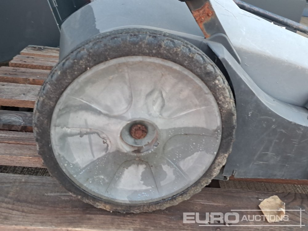 Equipo de construcción Karcher Prokm 400 Pedestrian Sweeper: foto 6 Equipo de construcción Karcher Prokm 400 Pedestrian Sweeper: foto 6