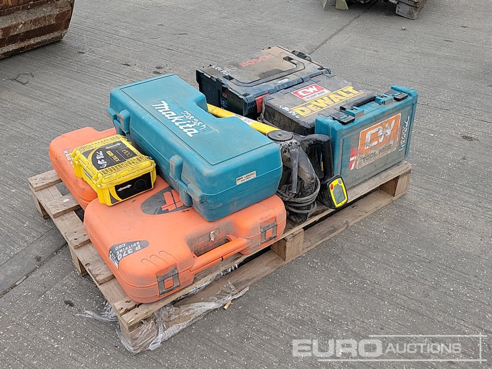 Makita 110 Volt Angle Grinder, 110Volt Drill (Spares), 110Volt Hammer Drill (Spares), Bosh Battery Circular Saw, Battery (3 of), Charger, DeWalt 110Volt Wood Planer, Spitfire P370 Nail Gun (2 of), Ezi - Equipo de construcción: foto 1 Makita 110 Volt Angle Grinder, 110Volt Drill (Spares), 110Volt Hammer Drill (Spares), Bosh Battery Circular Saw, Battery (3 of), Charger, DeWalt 110Volt Wood Planer, Spitfire P370 Nail Gun (2 of), Ezi - Equipo de construcción: foto 1