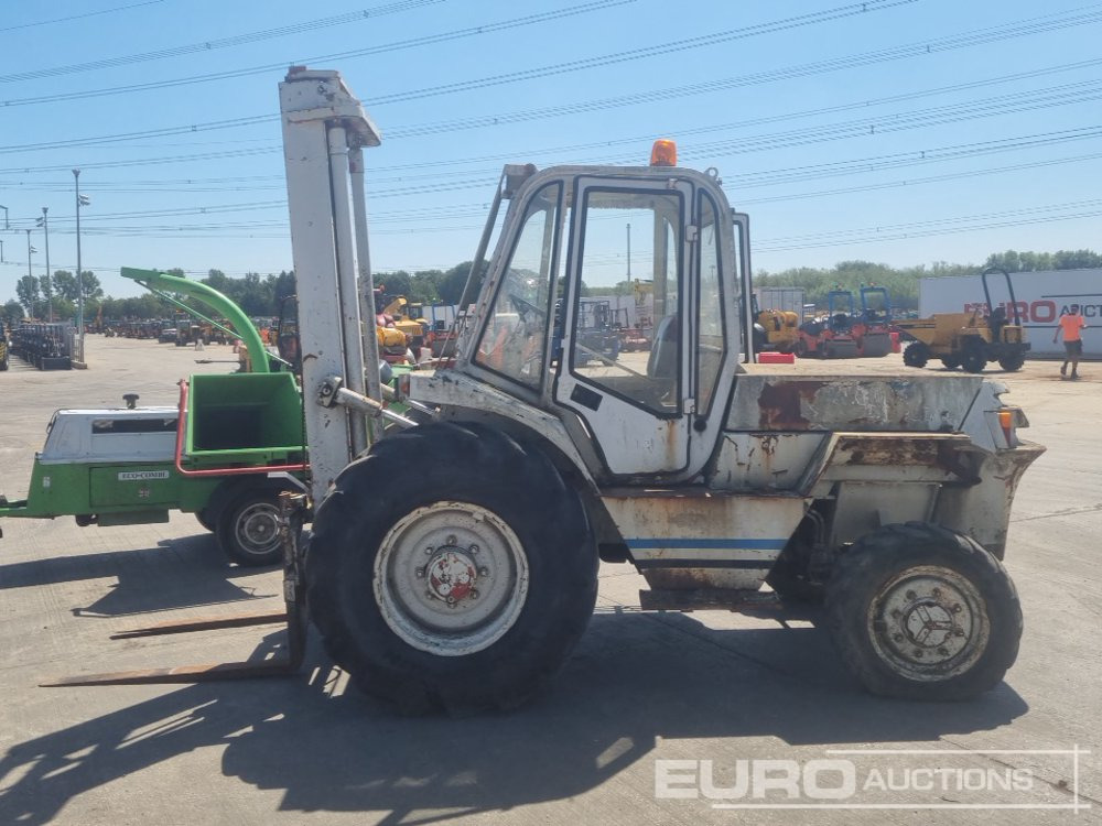 Manitou Diesel Rough Terrain Forklift, 2 Stage Mast, Forks - Carretilla todo terreno: foto 2 Manitou Diesel Rough Terrain Forklift, 2 Stage Mast, Forks - Carretilla todo terreno: foto 2