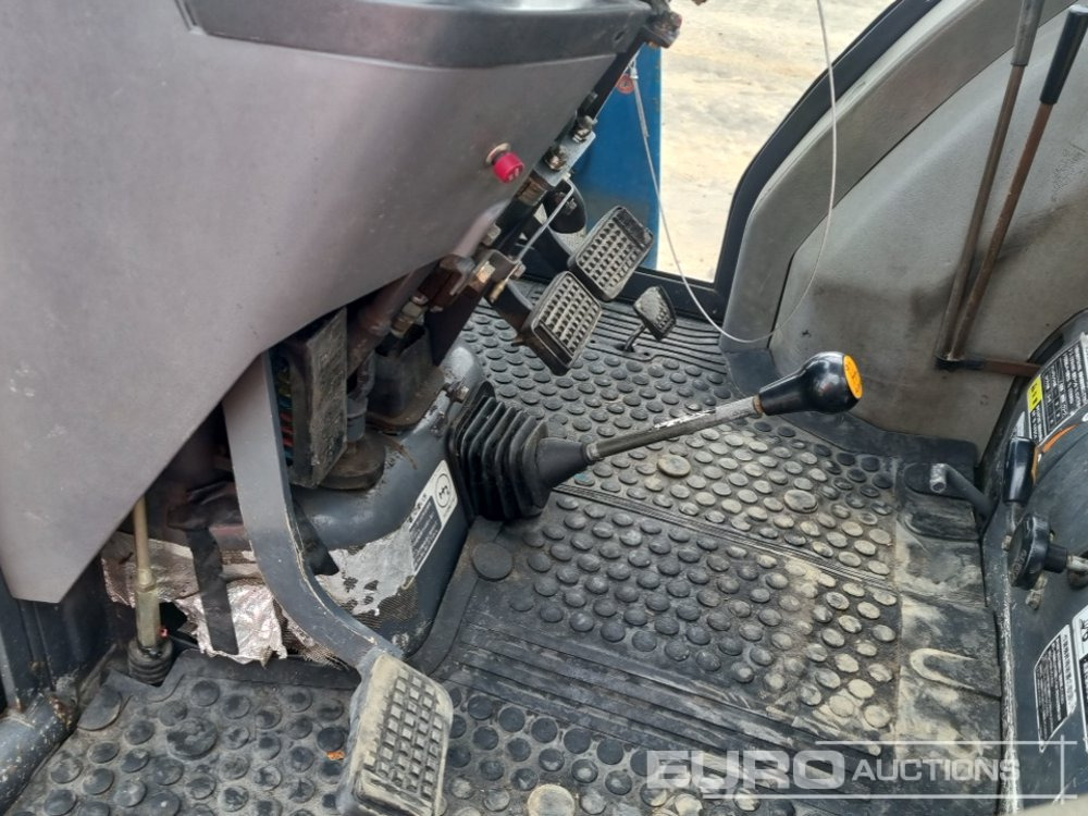 Tractor New Holland 2300: foto 19