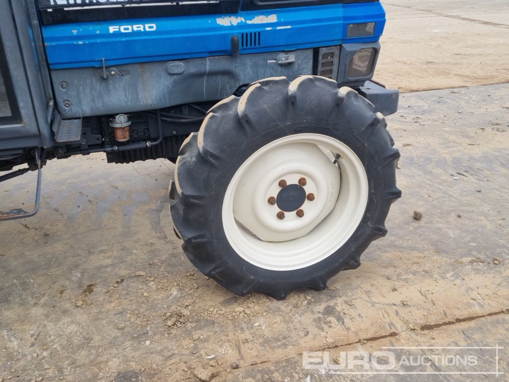Tractor New Holland 2300: foto 11