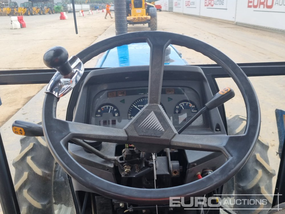 Tractor New Holland 2300: foto 24