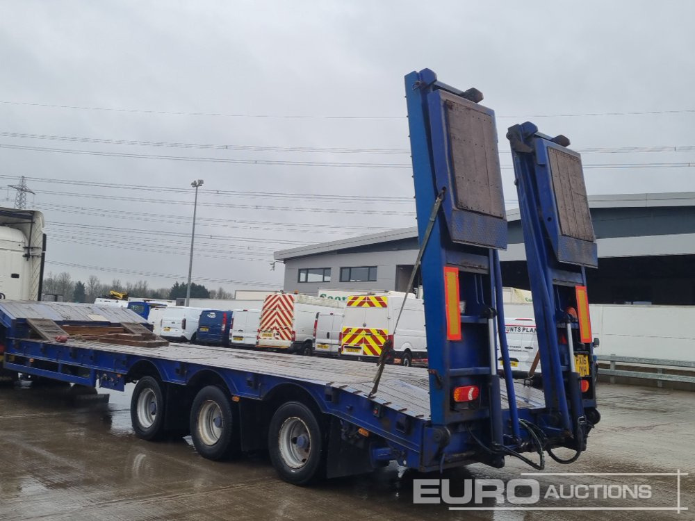 Tirsan Tri Axle Step Frame Low Loader Trailer, Neck Ramps, Out Riggers, Hydraulic Flip Toe Ramps - Semirremolque góndola rebajadas: foto 3 Tirsan Tri Axle Step Frame Low Loader Trailer, Neck Ramps, Out Riggers, Hydraulic Flip Toe Ramps - Semirremolque góndola rebajadas: foto 3