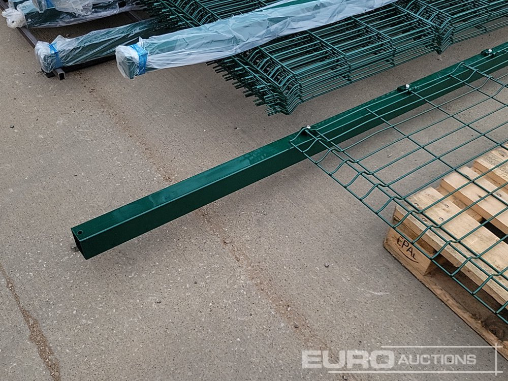 Equipo de construcción Unused Galvanised & Powder Coated Heavy Duty (5mm) Wire Mesh Fencing, 25 x H2.4m x W2.2m Panels, 26 x 60mm x 60mm x3m Posts, with Fittings (Green): foto 8