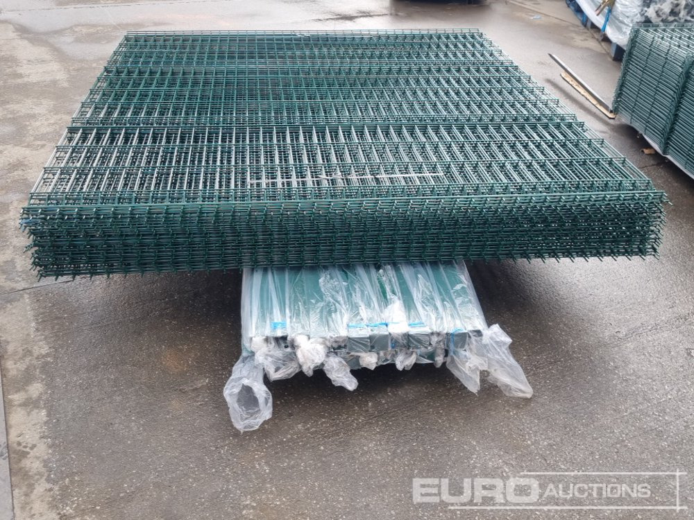 Equipo de construcción Unused Galvanised & Powder Coated Heavy Duty (5mm) Wire Mesh Fencing, 25 x H2.4m x W2.2m Panels, 26 x 60mm x 60mm x3m Posts, with Fittings (Green): foto 15