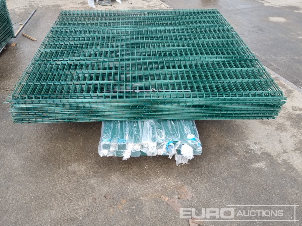 Equipo de construcción Unused Galvanised & Powder Coated Heavy Duty (5mm) Wire Mesh Fencing, 25 x H2.4m x W2.2m Panels, 26 x 60mm x 60mm x3m Posts, with Fittings (Green): foto 19