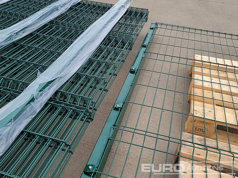 Equipo de construcción Unused Galvanised & Powder Coated Heavy Duty (5mm) Wire Mesh Fencing, 25 x H2.4m x W2.2m Panels, 26 x 60mm x 60mm x3m Posts, with Fittings (Green): foto 9