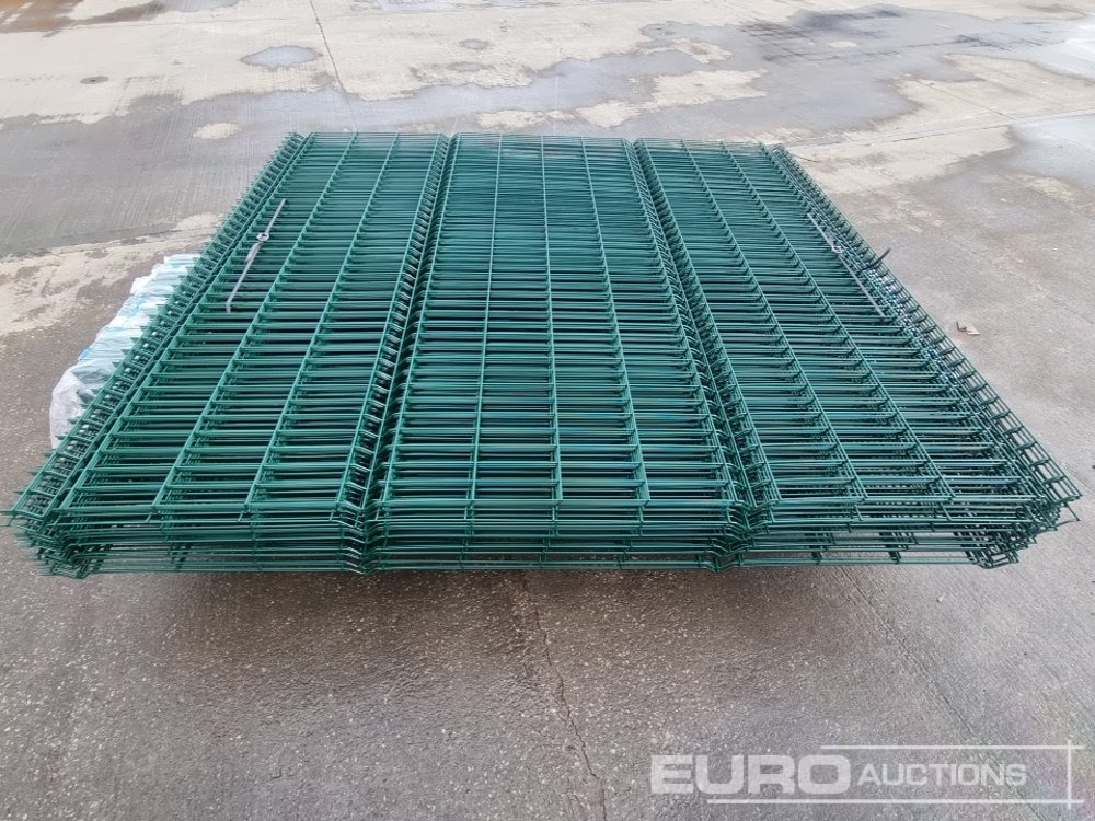 Equipo de construcción Unused Galvanised & Powder Coated Heavy Duty (5mm) Wire Mesh Fencing, 25 x H2.4m x W2.2m Panels, 26 x 60mm x 60mm x3m Posts, with Fittings (Green): foto 17