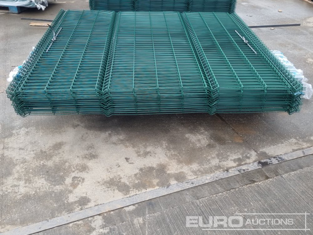 Equipo de construcción Unused Galvanised & Powder Coated Heavy Duty (5mm) Wire Mesh Fencing, 25 x H2.4m x W2.2m Panels, 26 x 60mm x 60mm x3m Posts, with Fittings (Green): foto 13