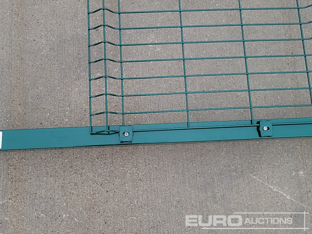 Equipo de construcción Unused Galvanised & Powder Coated Heavy Duty (5mm) Wire Mesh Fencing, 25 x H2.4m x W2.2m Panels, 26 x 60mm x 60mm x3m Posts, with Fittings (Green): foto 7