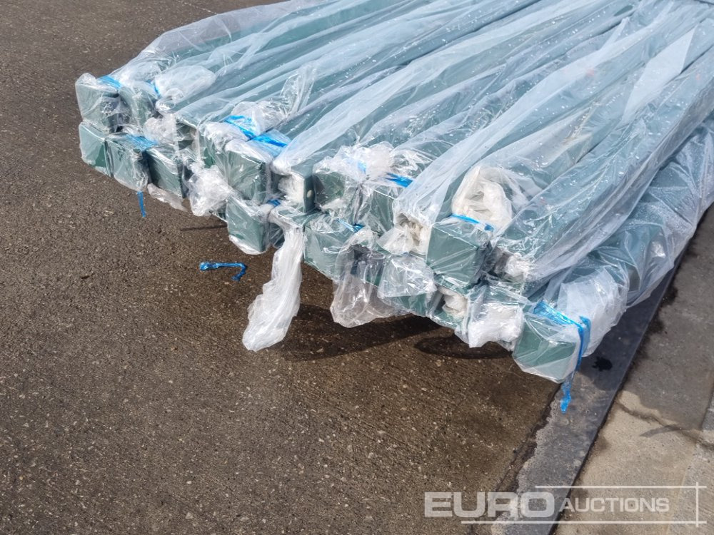 Equipo de construcción Unused Galvanised & Powder Coated Heavy Duty (5mm) Wire Mesh Fencing, 25 x H2.4m x W2.2m Panels, 26 x 60mm x 60mm x3m Posts, with Fittings (Green): foto 10