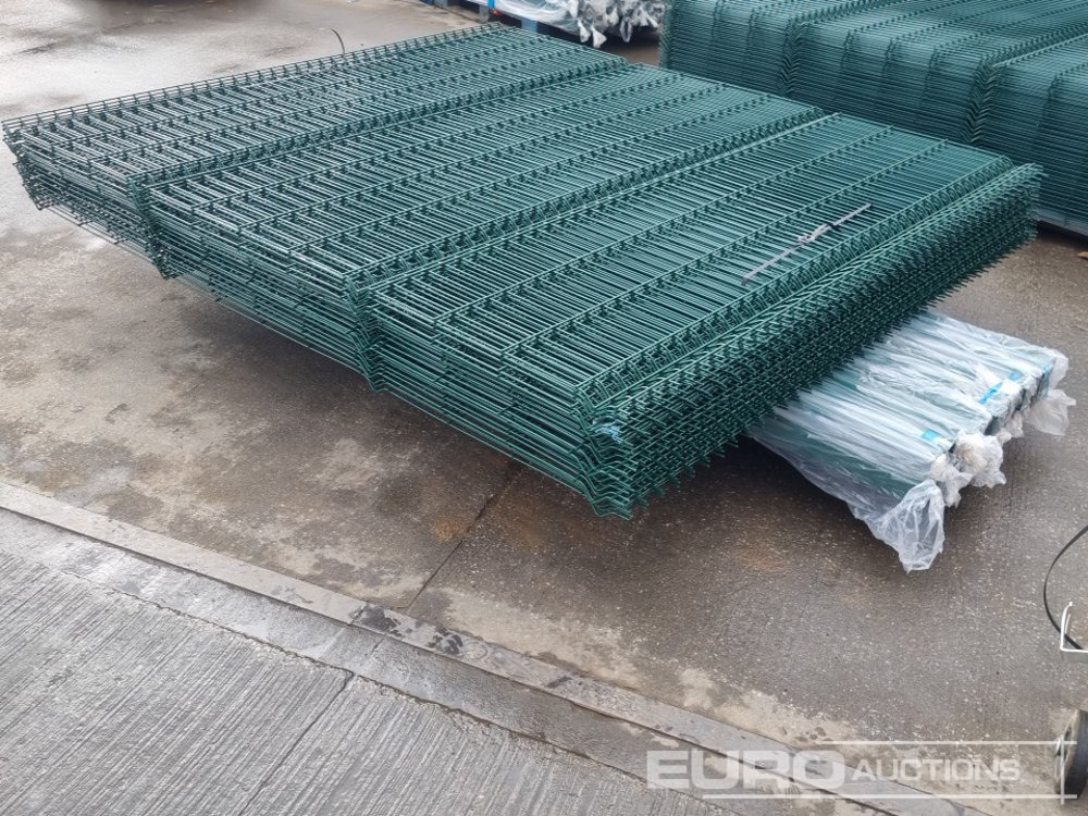 Equipo de construcción Unused Galvanised & Powder Coated Heavy Duty (5mm) Wire Mesh Fencing, 25 x H2.4m x W2.2m Panels, 26 x 60mm x 60mm x3m Posts, with Fittings (Green): foto 14