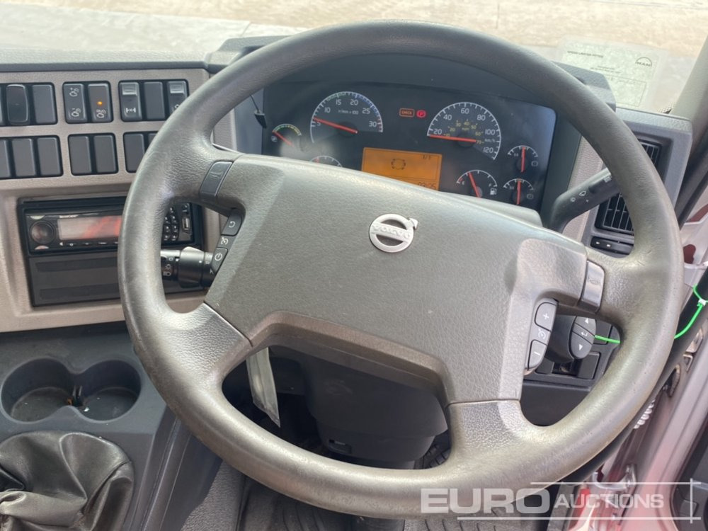 Camión cisterna Volvo FL-240: foto 35