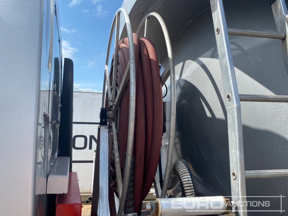 Camión cisterna Volvo FL-240: foto 24