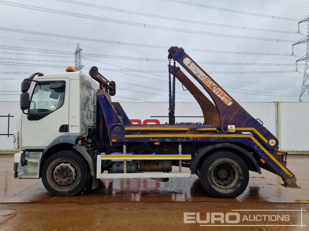 Volvo FL240 - Camión portacontenedor de cadenas: foto 2 Volvo FL240 - Camión portacontenedor de cadenas: foto 2