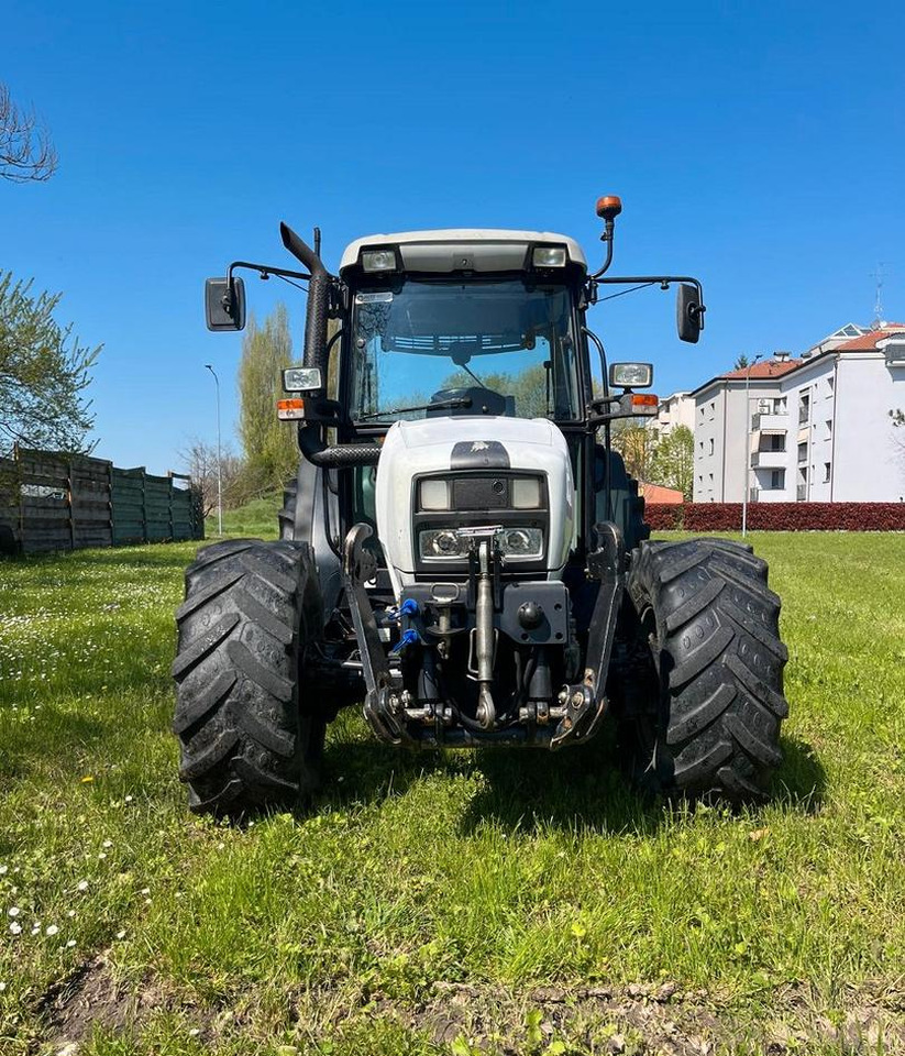 Trattore usato Lamborghini Spire 90.4 - 2015 - Tractor: foto 3 Trattore usato Lamborghini Spire 90.4 - 2015 - Tractor: foto 3