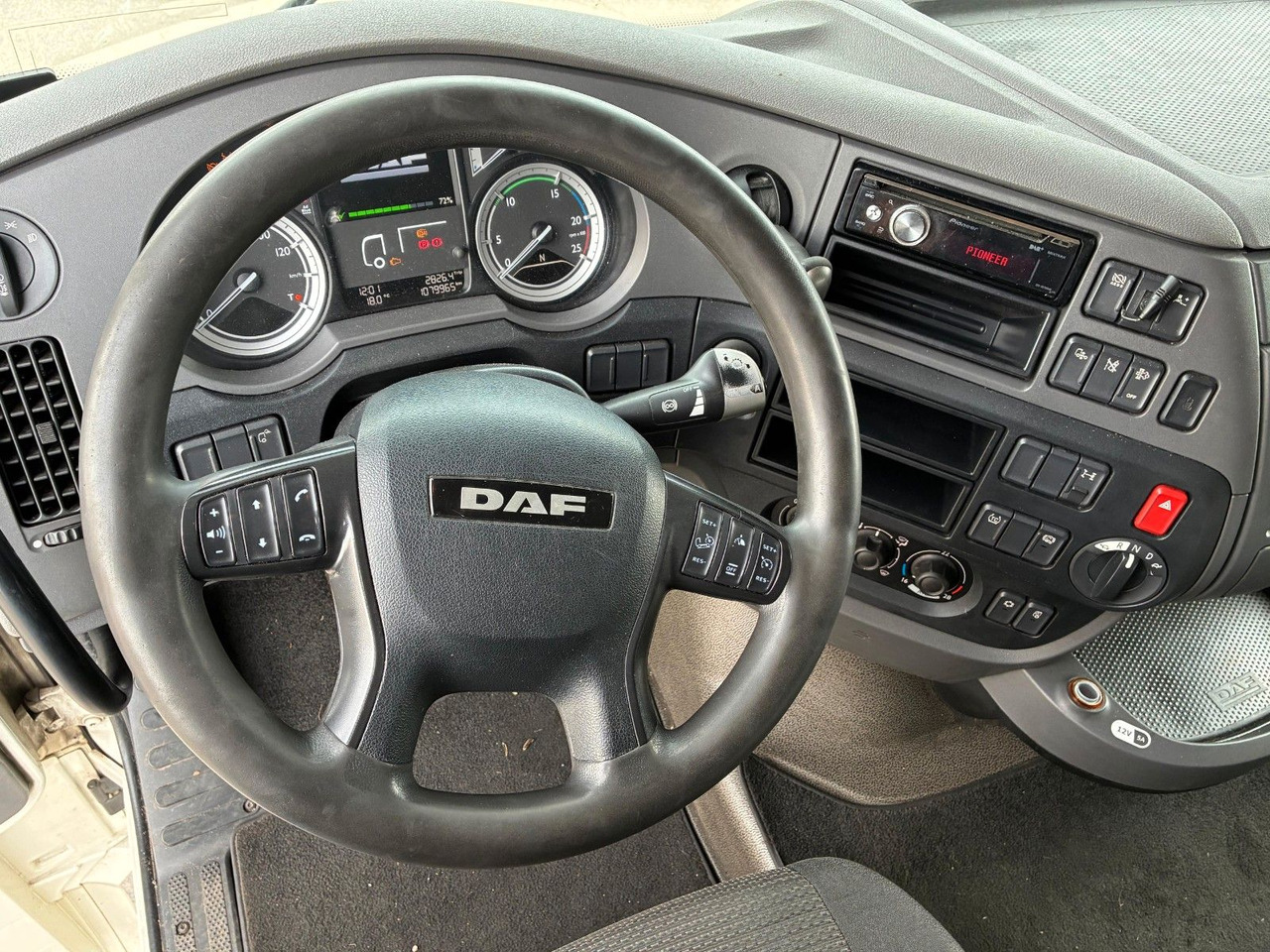 DAF XF 410 Space Cab - Cabeza tractora: foto 5 DAF XF 410 Space Cab - Cabeza tractora: foto 5