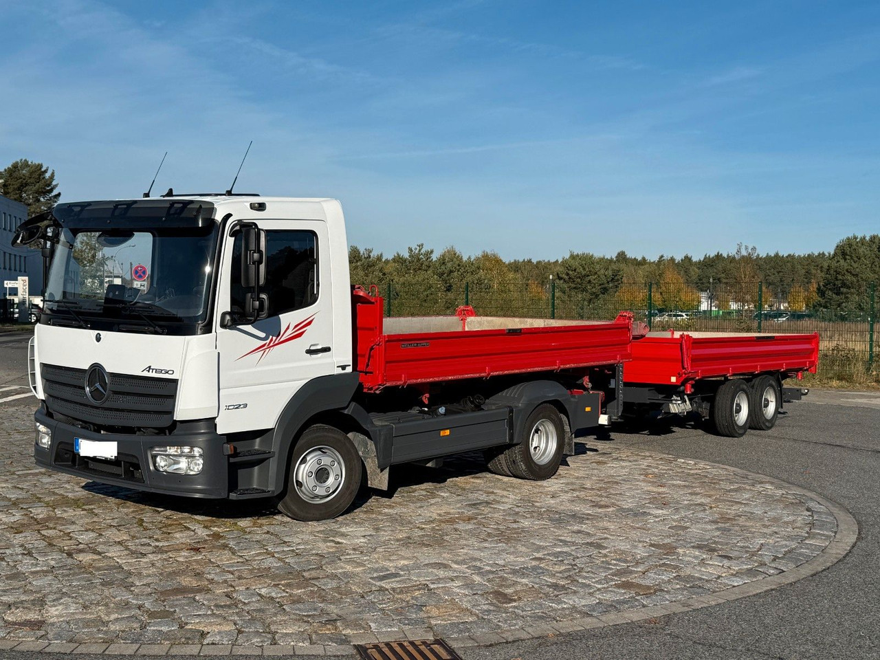 Mercedes-Benz Atego 1023 + Anhänger Dreiseitenkipper - Camión volquete: foto 3 Mercedes-Benz Atego 1023 + Anhänger Dreiseitenkipper - Camión volquete: foto 3