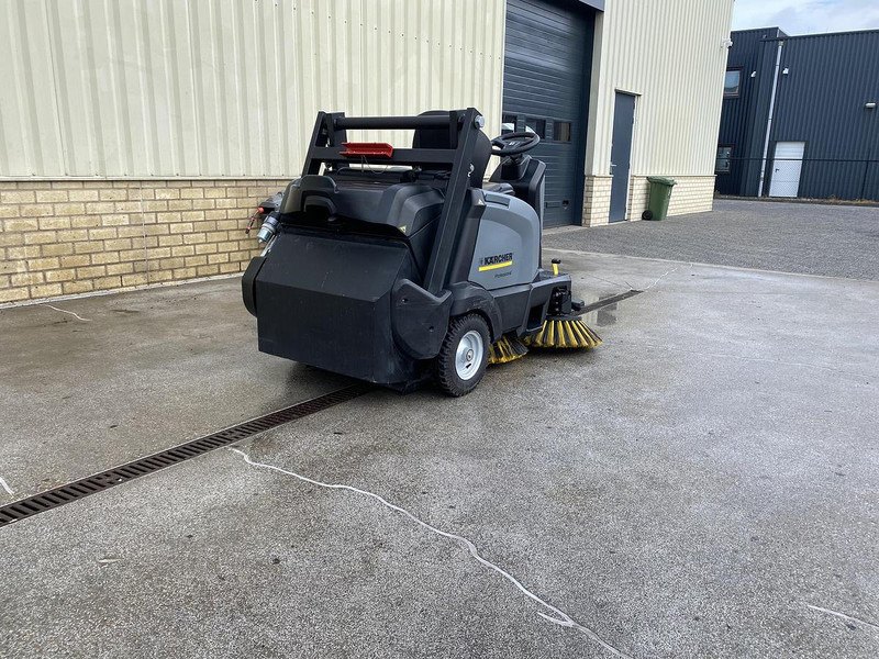 Kärcher KM 105/110 R Bp, Veegmachine, hoogkieper - Barredora vial: foto 2 Kärcher KM 105/110 R Bp, Veegmachine, hoogkieper - Barredora vial: foto 2