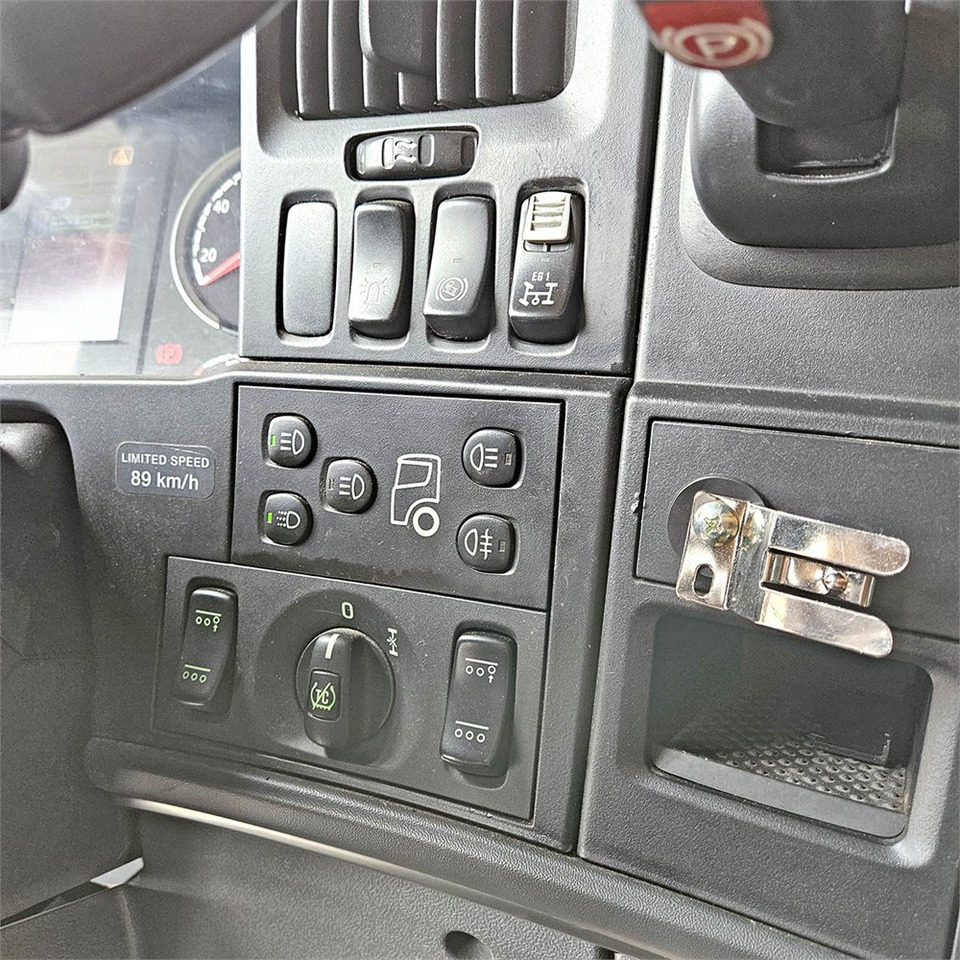 Cabeza tractora Scania R560: foto 23