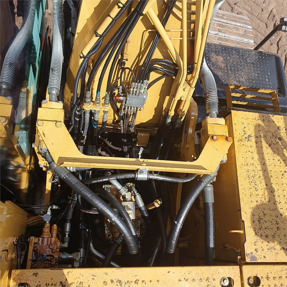 Excavadora de cadenas Caterpillar 323 EL: foto 48