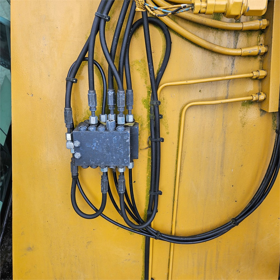 Excavadora de cadenas Caterpillar 325 FLCR: foto 43