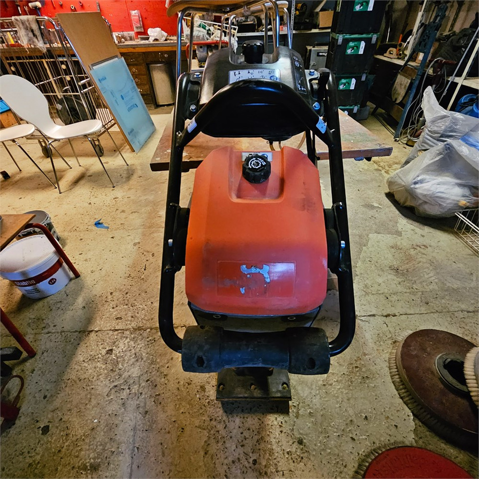 Husqvarna LT 6005 - Vibroapisonador: foto 2 Husqvarna LT 6005 - Vibroapisonador: foto 2