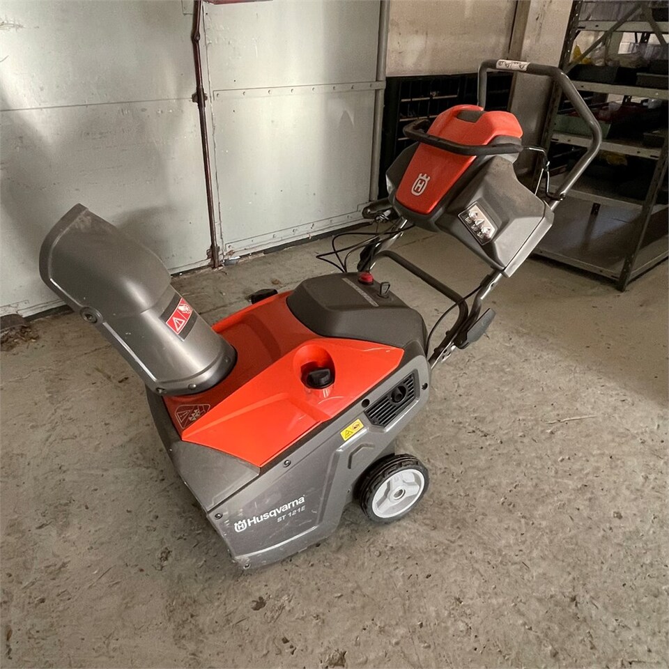 Husqvarna ST 121 E - Maquinaria de jardinería: foto 1 Husqvarna ST 121 E - Maquinaria de jardinería: foto 1