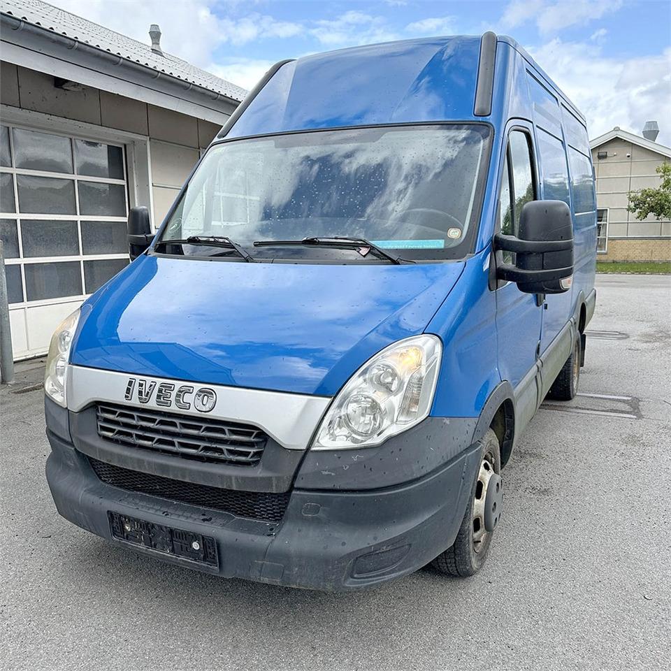 Iveco 35C15 - Furgón: foto 2 Iveco 35C15 - Furgón: foto 2