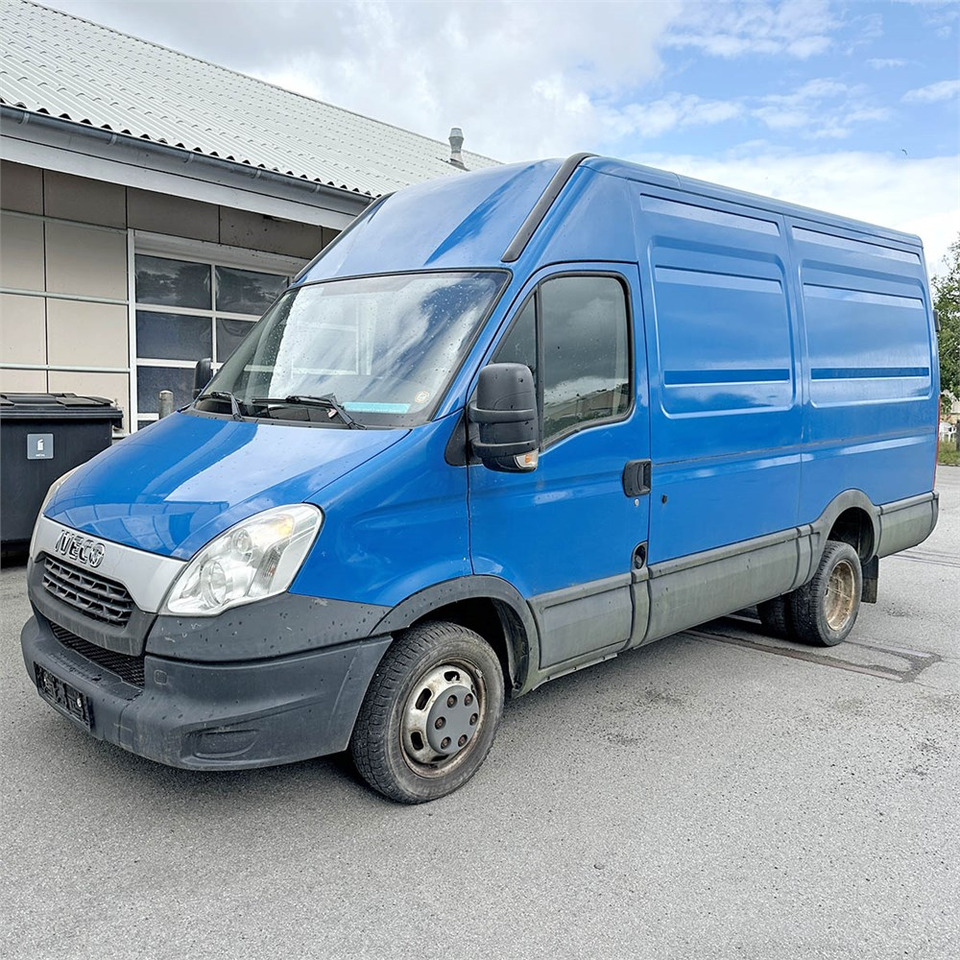 Iveco 35C15 - Furgón: foto 1 Iveco 35C15 - Furgón: foto 1