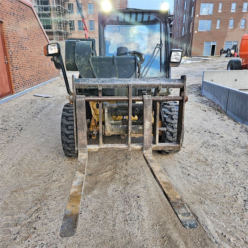 Manipulador telescópico JCB 520-40: foto 11