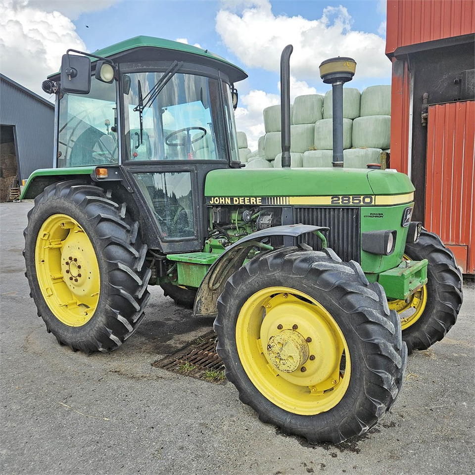 John Deere 2850 MFWD - Tractor: foto 1 John Deere 2850 MFWD - Tractor: foto 1