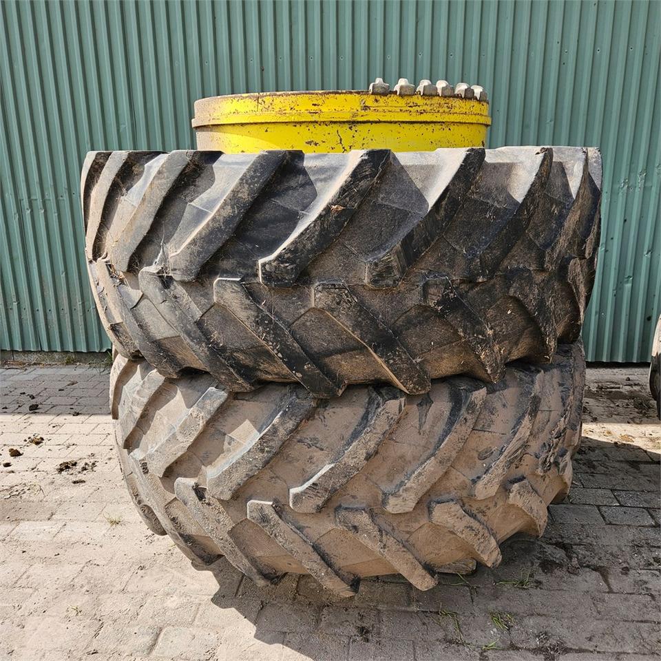 Tractor John Deere 650/65R42: foto 8