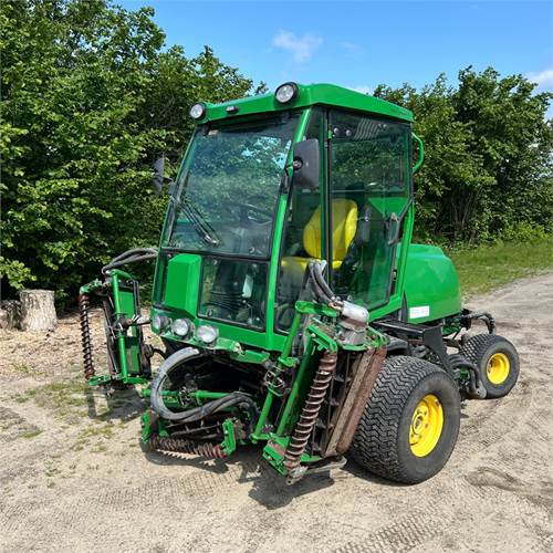 John Deere 8700 PC FM - Cortacésped: foto 1 John Deere 8700 PC FM - Cortacésped: foto 1