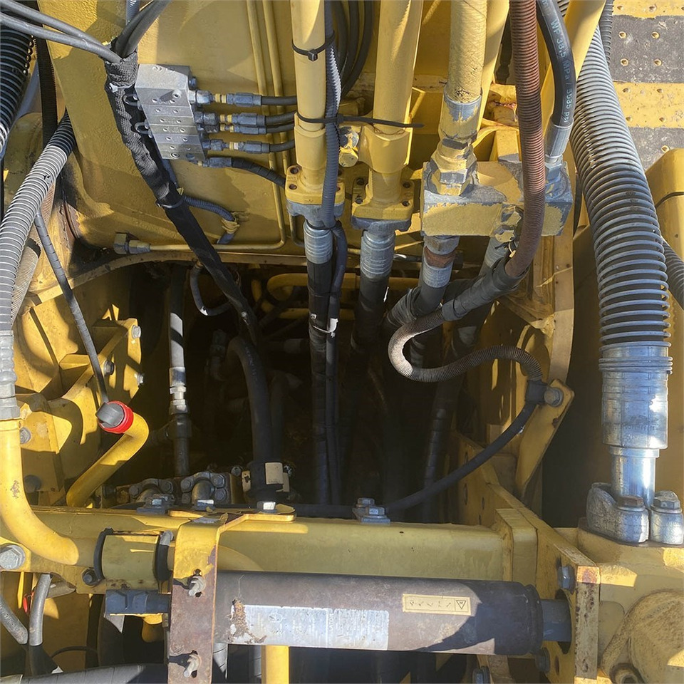 Excavadora de cadenas Komatsu PC210 LC-8K: foto 26