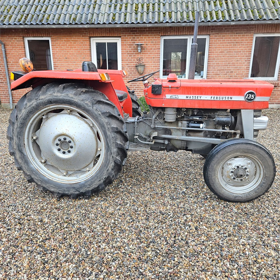 Massey Ferguson 135 - Tractor: foto 4 Massey Ferguson 135 - Tractor: foto 4
