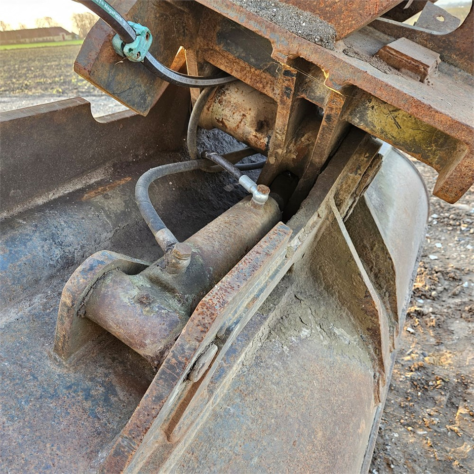 Excavadora de cadenas New Holland E 305: foto 33