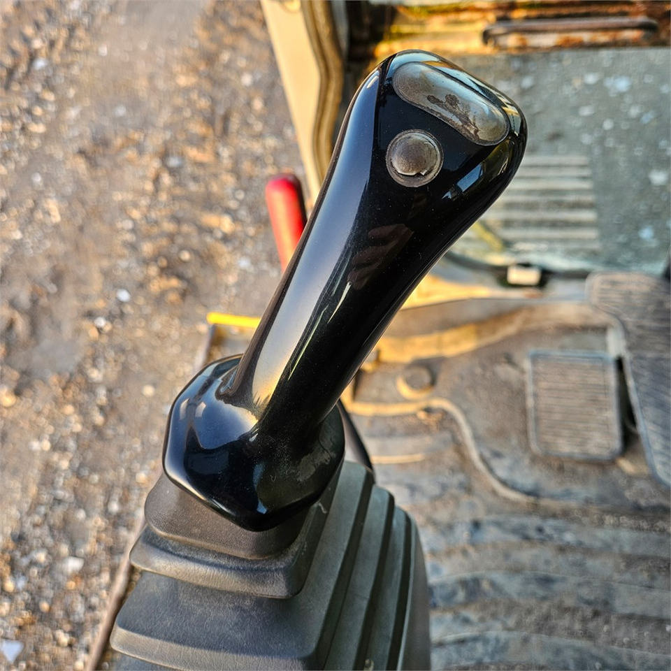 Excavadora de cadenas New Holland E 305: foto 11