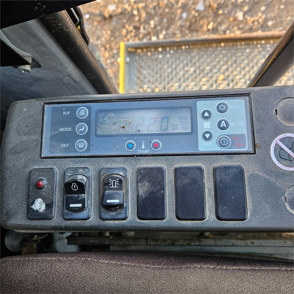 Excavadora de cadenas New Holland E 305: foto 14