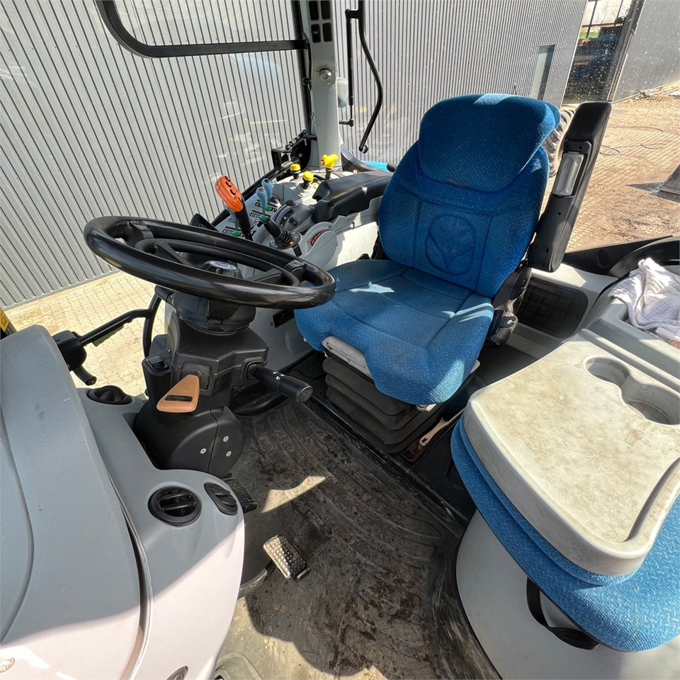 Tractor New Holland T6050: foto 17