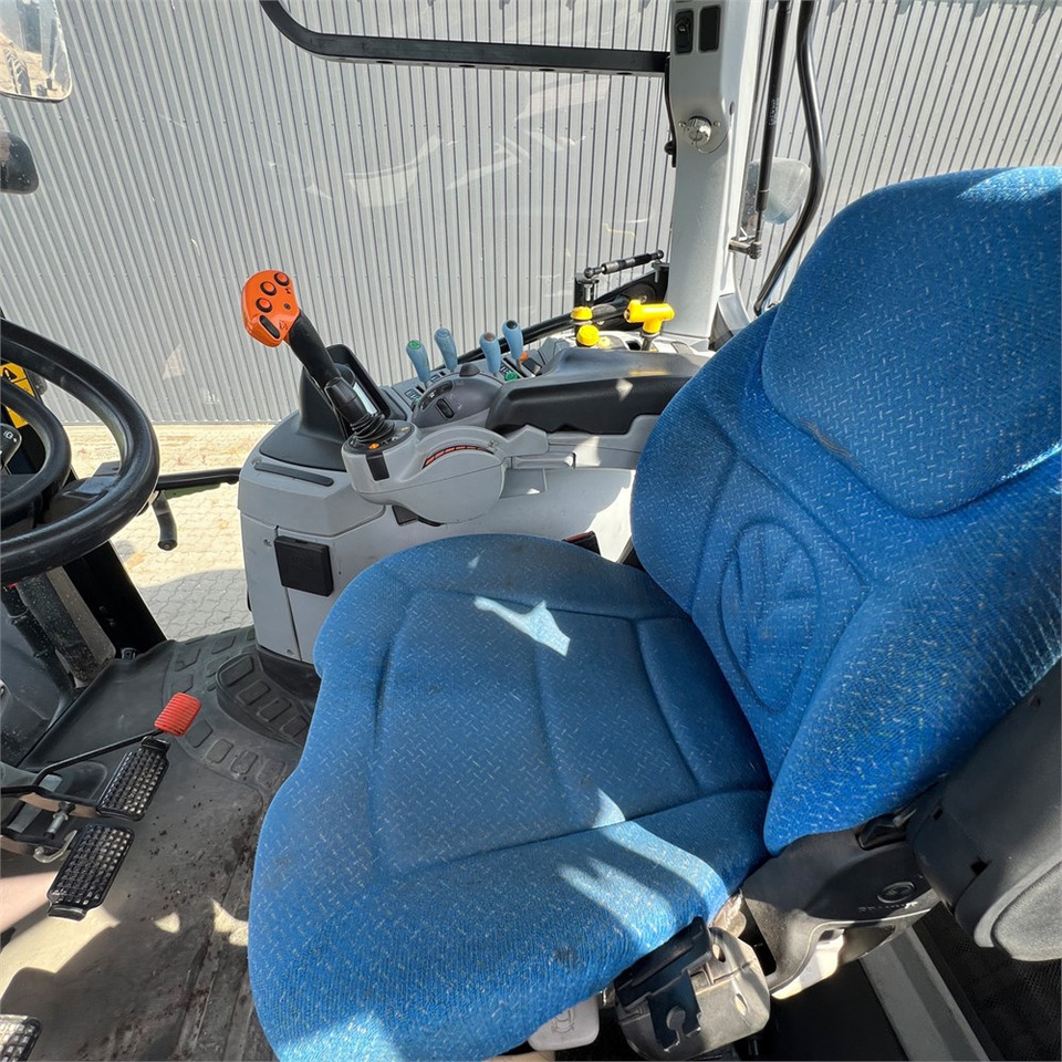 Tractor New Holland T6050: foto 19