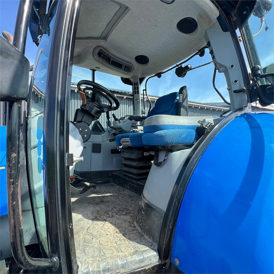 Tractor New Holland T6050: foto 16