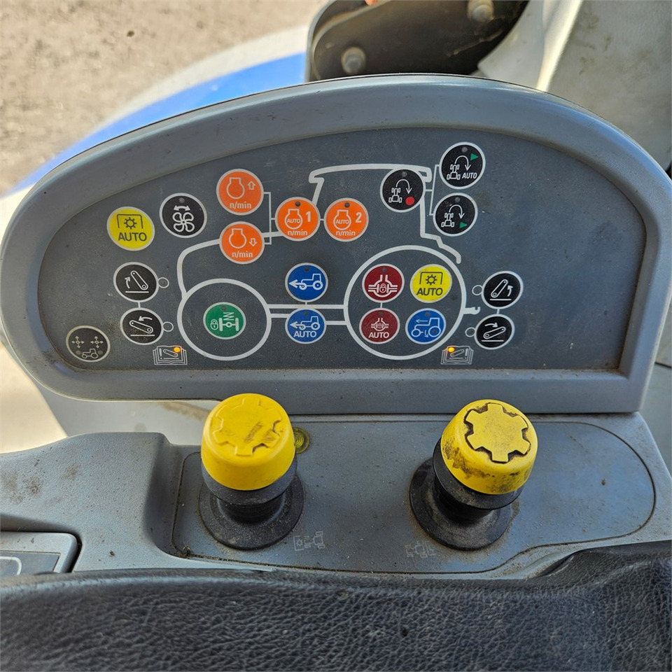 Tractor New Holland T7.235 Power Command: foto 12