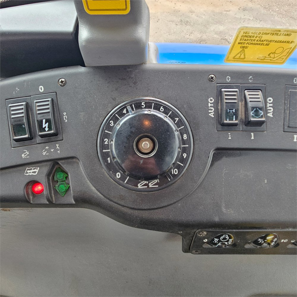 Tractor New Holland T7550: foto 19