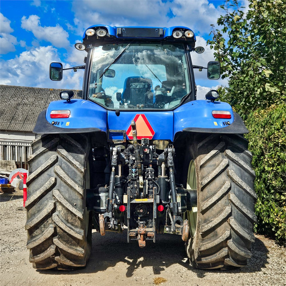 New Holland T8.390 - Tractor: foto 4 New Holland T8.390 - Tractor: foto 4